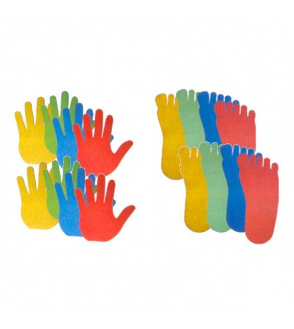 Veertien kleurrijke handschoenen en sokken liggen verspreid op een witte achtergrond.